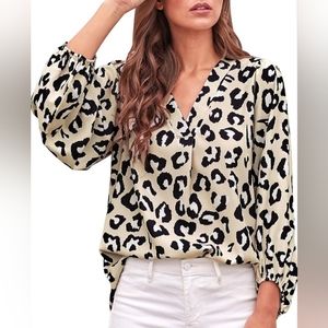 Leopard print vneck balloon bell sleeved blouse